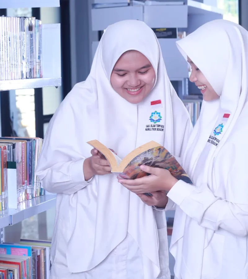 belajar di perpustakaan